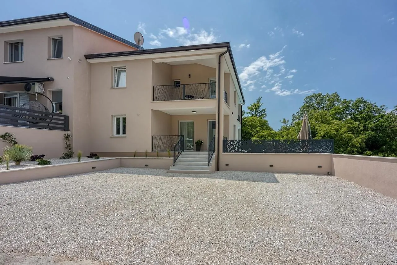 Villa In Nova Vas